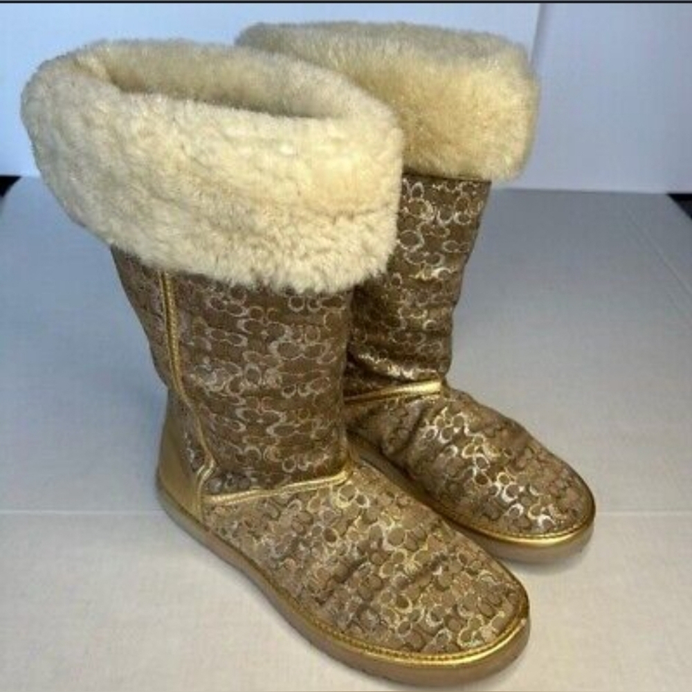 Coach Womens Nikole A7265 Gold Signature Print Round Toe Snow Boots Size 7 B